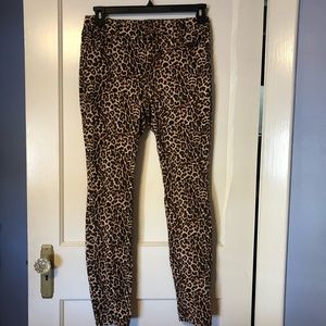 Leopard pant. size 8, Skinny leg, regular fit